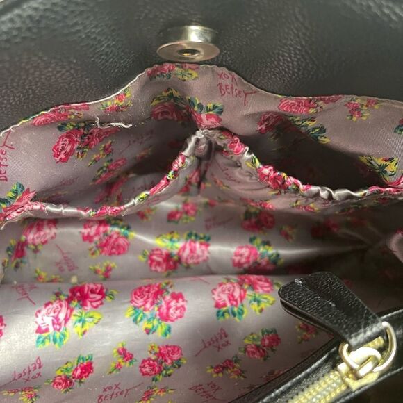 Betsey Johnson off white & Black quilted faux leather satchel with bow accent - Picture 10 of 14